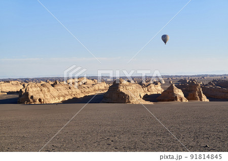 hot air balloon over yardan landforms in the national geological park near dunhuang, guansu province, china hot air balloon over yardan landforms in the national geological park near dunhuang, guansu province, china 91814845