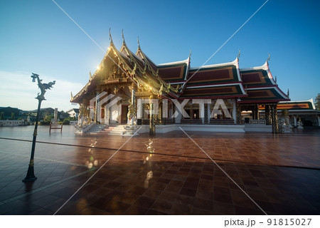The Thai Church to practice the Dharma of the monks at Wat Phra That Choeng Chum Worawihan. It is an important sacred place of Thailand. 91815027