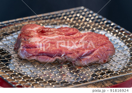 七輪(備長炭)で焼く「ステーキ」 オーストラリア産牛肉肩ロースポンドステーキ 七輪(備長炭)で焼く「ステーキ」 オーストラリア産牛肉肩ロースポンドステーキ 91816924