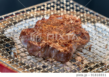 七輪(備長炭)で焼く「ステーキ」 オーストラリア産牛肉肩ロースポンドステーキ 七輪(備長炭)で焼く「ステーキ」 オーストラリア産牛肉肩ロースポンドステーキ 91816931