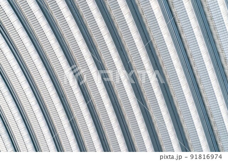 the ceiling with the curve metal sheet block line design. 91816974