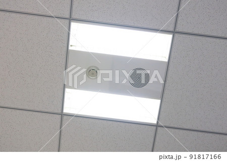 オフィスの照明、スピーカーと検出装置 オフィスの照明、スピーカーと検出装置 91817166