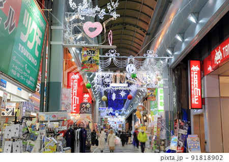イルミネーションで華やぐ大須商店街、第1アメ横ビル前（愛知県 名古屋市 中区） 91818902