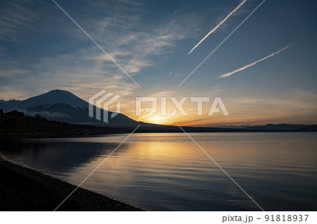 山梨　山中湖と富士山 91818937