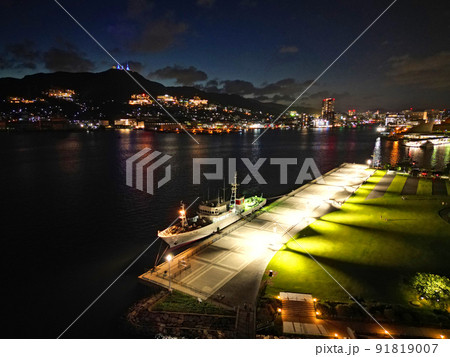 長崎市の水辺の森公園の浜辺から夜景空撮 長崎市の水辺の森公園の浜辺から夜景空撮 91819007