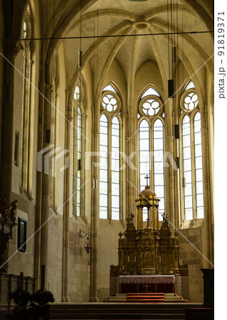 ルーマニア　トランシルヴァニア地方にある要塞都市アルバ・ユリアの要塞内の聖ミハイ聖堂の聖堂内 91819371