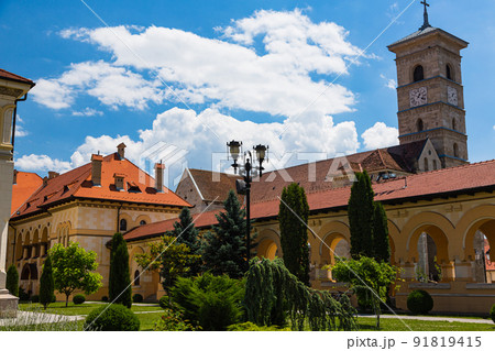 ルーマニア トランシルヴァニア地方にある要塞都市アルバ・ユリアの聖ミハイ聖堂 ルーマニア トランシルヴァニア地方にある要塞都市アルバ・ユリアの聖ミハイ聖堂 91819415