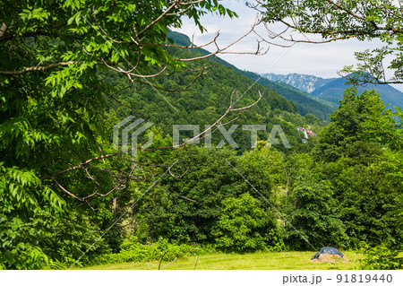 ルーマニア トランシルヴァニア地方にあるブラン城があるブラン村の公園 ルーマニア トランシルヴァニア地方にあるブラン城があるブラン村の公園 91819440