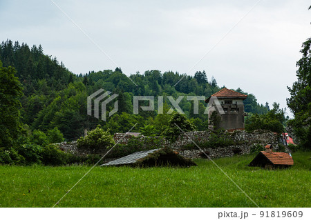 ルーマニア トランシルヴァニア地方にあるブラン城があるブラン村の公園 ルーマニア トランシルヴァニア地方にあるブラン城があるブラン村の公園 91819609