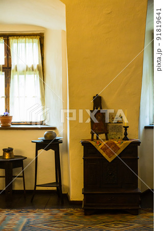 ルーマニア　トランシルヴァニア地方にあるドラキュラ城のモデルになったブラン城の城内 91819641