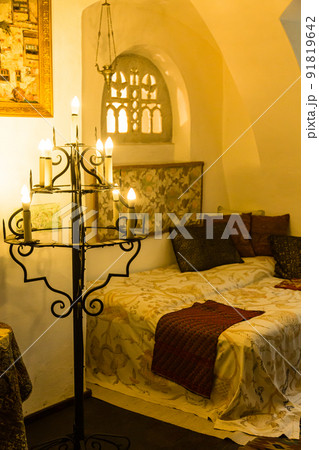 ルーマニア　トランシルヴァニア地方にあるドラキュラ城のモデルになったブラン城の城内 91819642