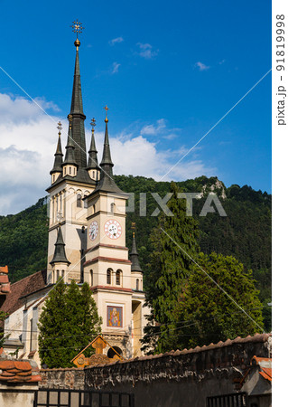 ルーマニア トランシルヴァニア地方のブラショフの旧市街にある聖ニコラエ聖堂 ルーマニア トランシルヴァニア地方のブラショフの旧市街にある聖ニコラエ聖堂 91819998