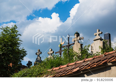 ルーマニア トランシルヴァニア地方のブラショフの旧市街にある聖ニコラエ聖堂 ルーマニア トランシルヴァニア地方のブラショフの旧市街にある聖ニコラエ聖堂 91820006