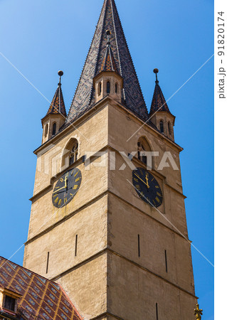 ルーマニア　トランシルヴァニア地方のシビウの歴史地区にあるシビウ大聖堂 91820174