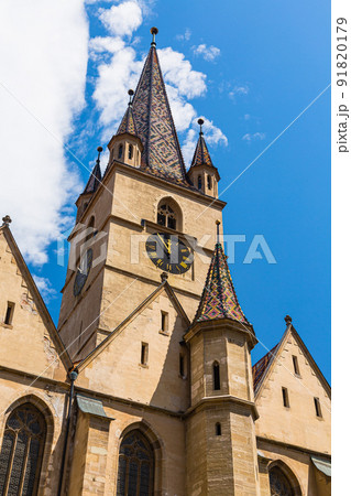 ルーマニア トランシルヴァニア地方のシビウの歴史地区にあるシビウ大聖堂 ルーマニア トランシルヴァニア地方のシビウの歴史地区にあるシビウ大聖堂 91820179