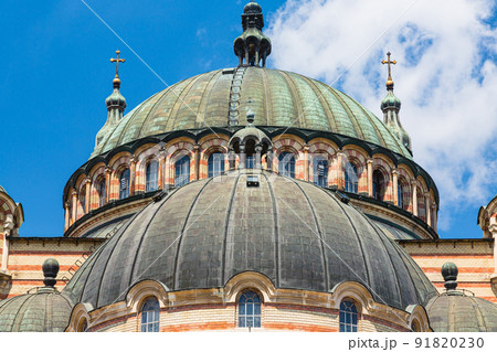 ルーマニア　トランシルヴァニア地方のシビウの歴史地区にあるホーリー・トリニティ大聖堂 91820230