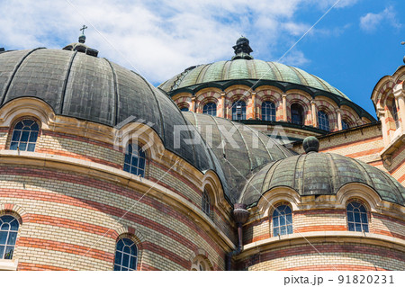 ルーマニア　トランシルヴァニア地方のシビウの歴史地区にあるホーリー・トリニティ大聖堂 91820231