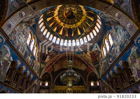 ルーマニア　トランシルヴァニア地方のシビウの歴史地区にあるホーリー・トリニティ大聖堂の聖堂内 91820233