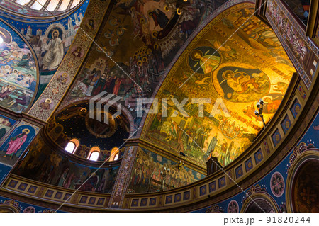 ルーマニア トランシルヴァニア地方のシビウの歴史地区にあるホーリー・トリニティ大聖堂の聖堂内 ルーマニア トランシルヴァニア地方のシビウの歴史地区にあるホーリー・トリニティ大聖堂の聖堂内 91820244