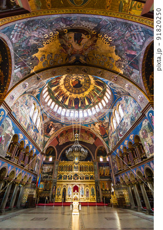 ルーマニア　トランシルヴァニア地方のシビウの歴史地区にあるホーリー・トリニティ大聖堂の聖堂内 91820250