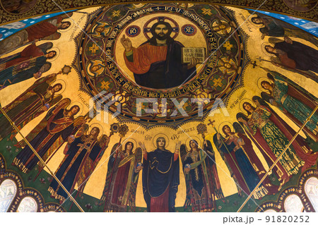 ルーマニア トランシルヴァニア地方のシビウの歴史地区にあるホーリー・トリニティ大聖堂の聖堂内 ルーマニア トランシルヴァニア地方のシビウの歴史地区にあるホーリー・トリニティ大聖堂の聖堂内 91820252