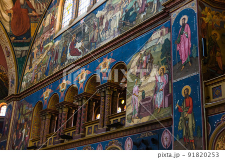 ルーマニア　トランシルヴァニア地方のシビウの歴史地区にあるホーリー・トリニティ大聖堂の聖堂内 91820253