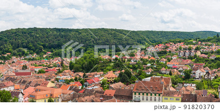 ルーマニア トランシルヴァニア地方のシギショアラの歴史地区にある時計塔の展望台からの風景 ルーマニア トランシルヴァニア地方のシギショアラの歴史地区にある時計塔の展望台からの風景 91820370
