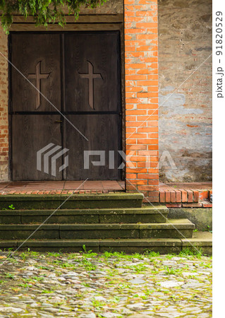 ルーマニア トランシルヴァニア地方のシギショアラの歴史地区の学校の山にある山上教会のチャペル ルーマニア トランシルヴァニア地方のシギショアラの歴史地区の学校の山にある山上教会のチャペル 91820529