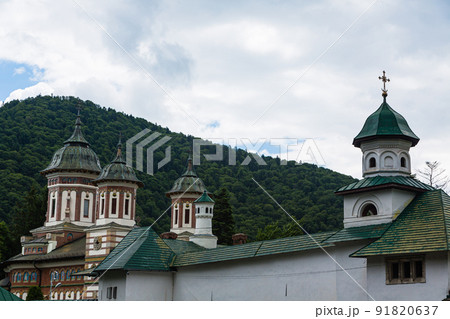 ルーマニア　シナイアの修道院とホーリートリニティ教会 91820637