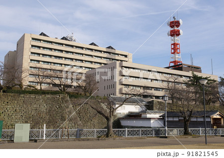 中央公園から見る福井城跡と福井県庁　福井県警察本部庁舎 91821545