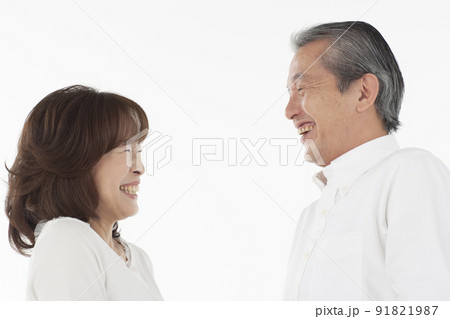 笑顔のシニア夫婦のポートレート 笑顔のシニア夫婦のポートレート 91821987