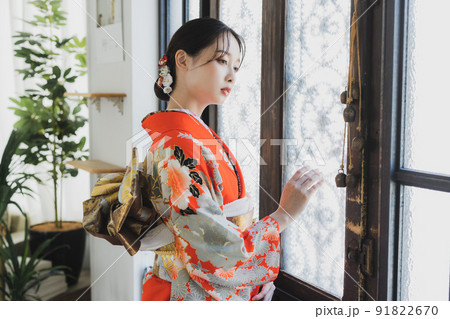 赤い振袖の女性 赤い振袖の女性 91822670