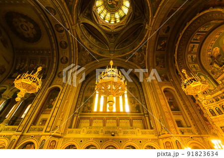 ルーマニア トランシルヴァニア地方のティミショアラの三成聖者大聖堂の聖堂内 ルーマニア トランシルヴァニア地方のティミショアラの三成聖者大聖堂の聖堂内 91823634