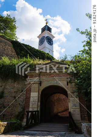 セルビア ノヴィ・サドのペトロヴァラディン要塞にある時計塔 セルビア ノヴィ・サドのペトロヴァラディン要塞にある時計塔 91824176