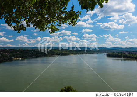 セルビア ノヴィ・サドのペトロヴァラディン要塞から望むドナウ川 セルビア ノヴィ・サドのペトロヴァラディン要塞から望むドナウ川 91824194