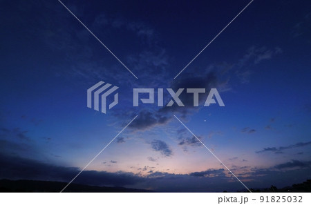 夏の夜明け空・超広角・220625am・空主体 91825032