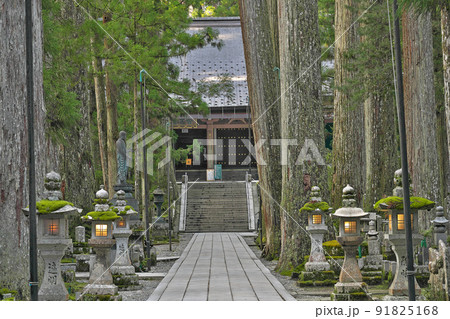 【高野山 奥の院 御廟橋】 和歌山県伊都郡高野町高野山 【高野山 奥の院 御廟橋】 和歌山県伊都郡高野町高野山 91825168