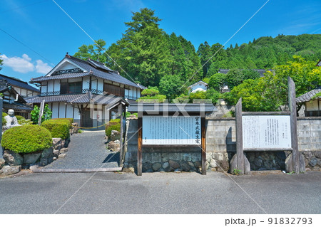 岡山県史跡・宮本武蔵生家跡と夏の日差し1　岡山県美作市 91832793