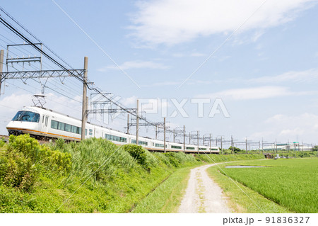 【近鉄名古屋線】名古屋方面へ駆け抜ける特急列車 91836327
