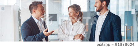 Young cheerful business people communicate in a meeting room 91838004