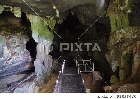マレーシア　ボルネオ島　サラワク州バウのウィンド洞窟 91838470