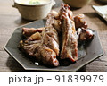 スペアリブのある食事風景 91839979
