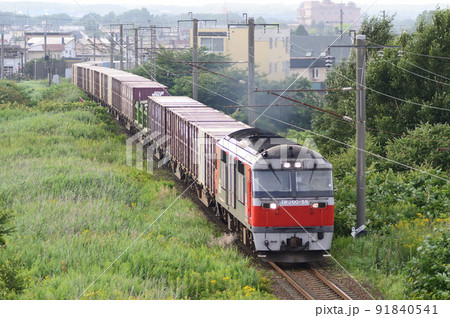 恵庭市内を力走する本州方面への貨物列車 恵庭市内を力走する本州方面への貨物列車 91840541