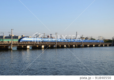 朝日を反射しながら多々良川橋梁を渡る特急「ソニック」(後追い) 朝日を反射しながら多々良川橋梁を渡る特急「ソニック」(後追い) 91840550