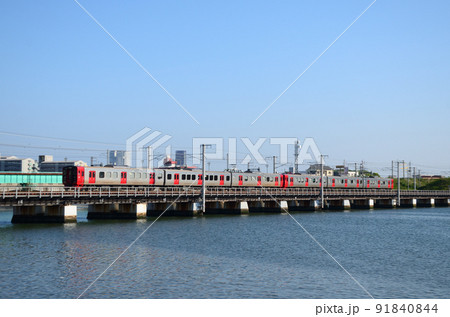 多々良川橋梁を渡る813系3連を2本併結した普通列車(後追い) 多々良川橋梁を渡る813系3連を2本併結した普通列車(後追い) 91840844