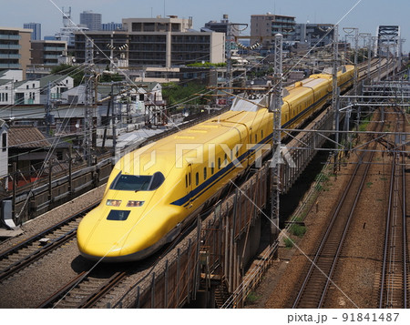 ドクターイエロー 西馬込跨線橋にて ドクターイエロー 西馬込跨線橋にて 91841487