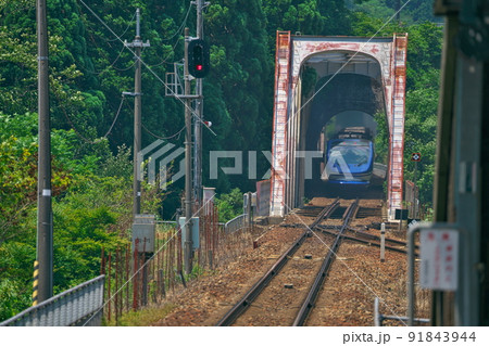 智頭急行　あわくら温泉駅を通過したスーパーはくと5号2　岡山県英田郡西粟倉村 91843944