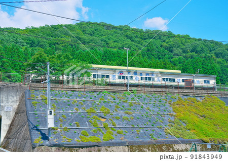智頭急行 大原車両基地と夏の青空 岡山県美作市 智頭急行 大原車両基地と夏の青空 岡山県美作市 91843949