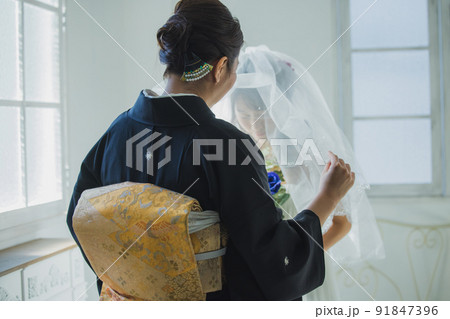 花嫁 お母さん ベールダウン 黒留袖の写真素材 [91847396] - PIXTA