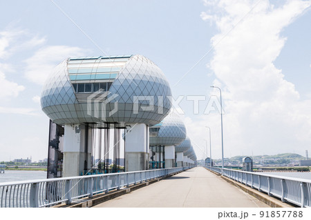 【長良川河口堰】昼頃の河口堰の歩道 91857788